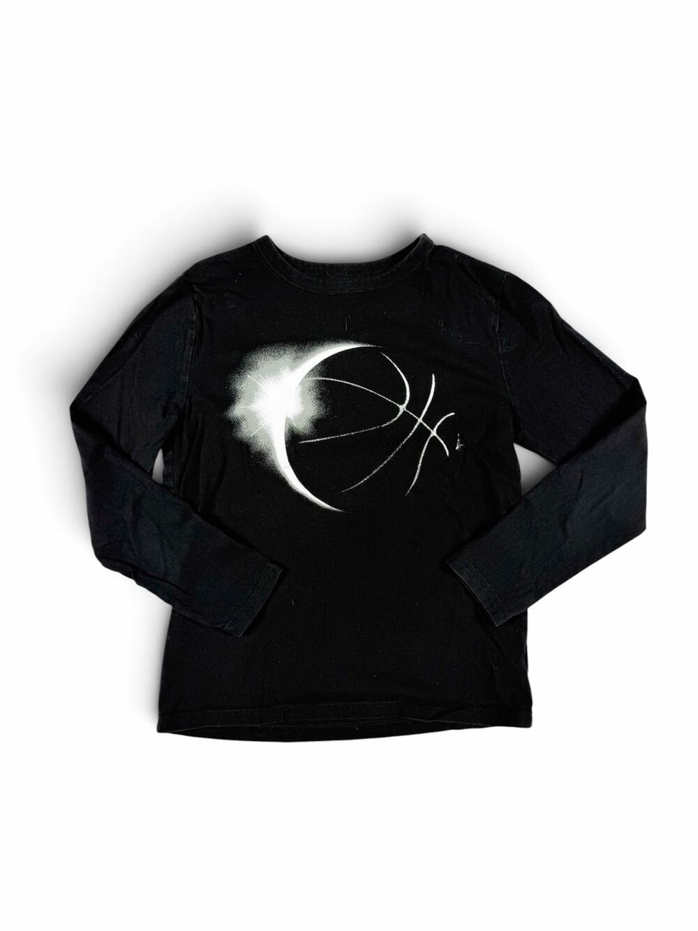 Gap Kids Boysโ Eclipse Basketball Graphic Long Sleeve T-Shirt Black 8-9 medium
